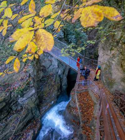 Samandere Şelalesi Tabiat Anıtı
